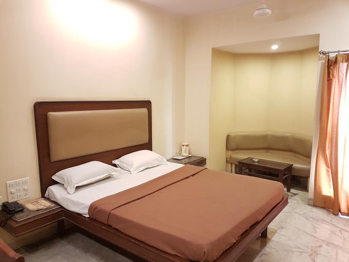 Hotel Rajmata Гайдарабад Екстер'єр фото